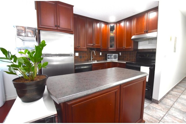 201 1320 Fir Street, White Rock, BC V4B4B2 Photo 3
