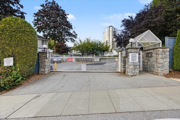 201 13863 100 Avenue, Surrey, BC V3T5P5 Photo 2