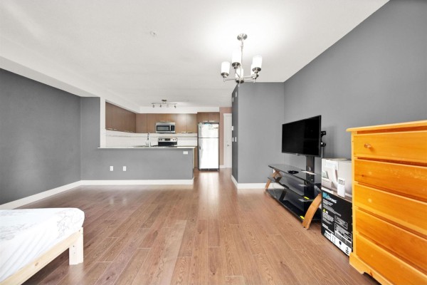 201 13883 Laurel Drive, Surrey, BC, photo 3