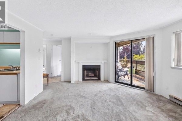 Kitchen - 201 1560 Hillside Ave, Victoria, BC V8T5B8 Photo 3