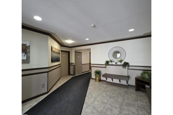 Kitchen - #201 17467 98a Av Nw, Edmonton, AB T5T6E9 Photo 3