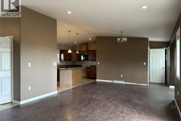 Dining nook - 201 1st Street E, Lomond Rm No  37, SK S0C0V0 Photo 3