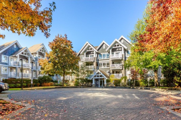 201 20750 Duncan Way, Langley, BC V3A9J6 Photo 2