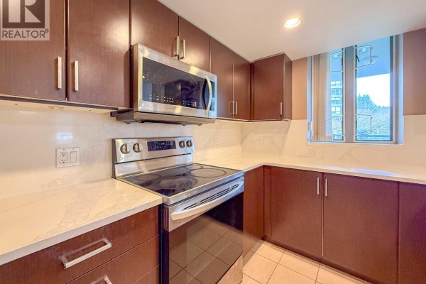 201 295 Guildford Way, Port Moody, BC V3H5N3 Photo 2