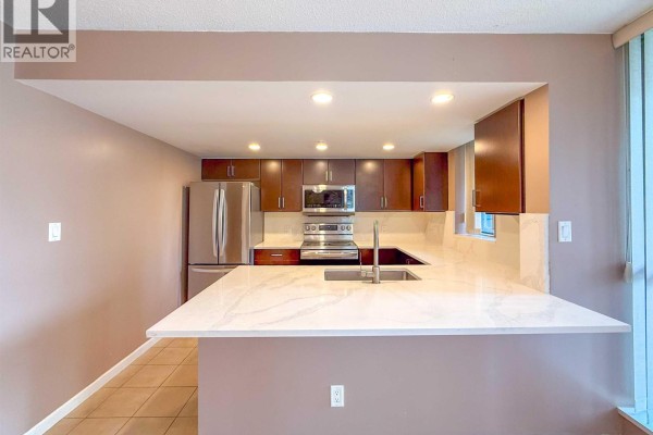201 295 Guildford Way, Port Moody, BC V3H5N3 Photo 5