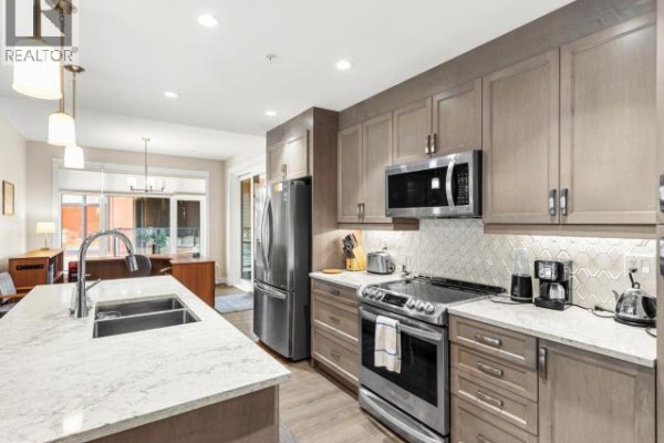 Kitchen - 201-38 Waterfront Place, Whitehorse, YT Y1A0K7 Photo 4