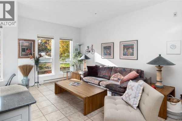Ensuite - 201 3915 Carey Rd, Saanich, BC V8Z4E3 Photo 2