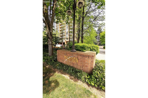 201 4689 Hazel Street, Burnaby, BC, photo 3
