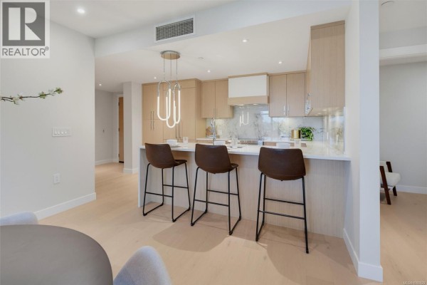 Kitchen - 201 5229 Cordova Bay Rd, Saanich, BC V8Y2L1 Photo 5