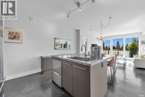201 650 Evergreen Place, North Vancouver, BC V7N0A5 Photo 4