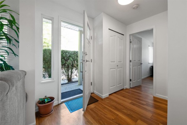 201 8972 Fleetwood Way, Surrey, BC V3R0T5 Photo 2