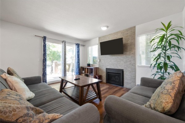 201 8972 Fleetwood Way, Surrey, BC V3R0T5 Photo 4