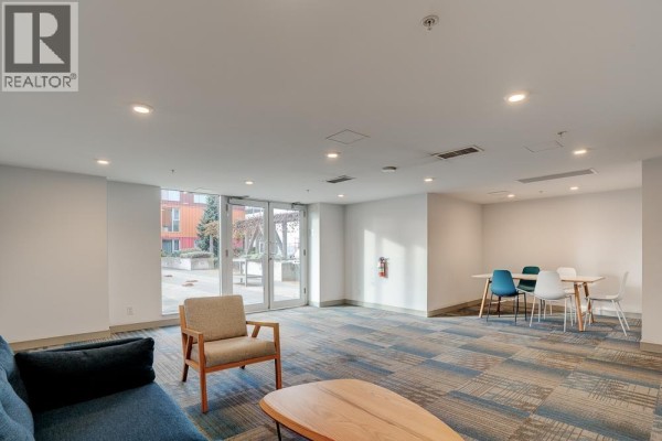 201 983 E Hastings Street, Vancouver, BC V6A0G9 Photo 4