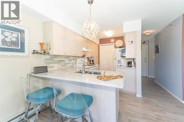 Living room/Dining room - 201 9876 Esplanade St, Chemainus, BC V0R1K2 Photo 5