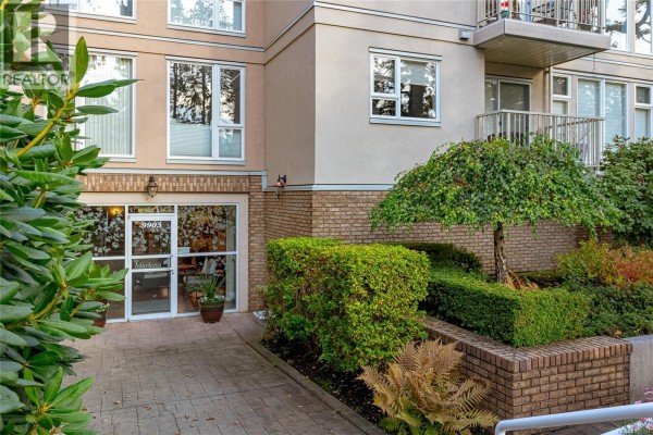 Bathroom - 201 9905 Fifth St, Sidney, BC V8L2X6 Photo 2