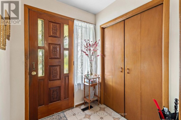 Living room - 201 Derrydown Road, Toronto, ON M3J1S2 Photo 4
