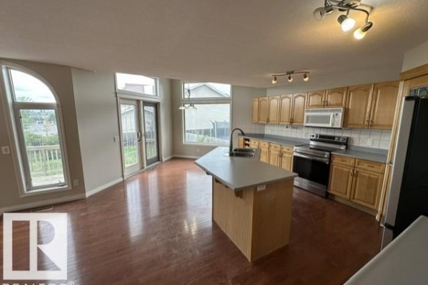 Kitchen - 201 Foxboro Cv, Sherwood Park, AB T8A6N8 Photo 3
