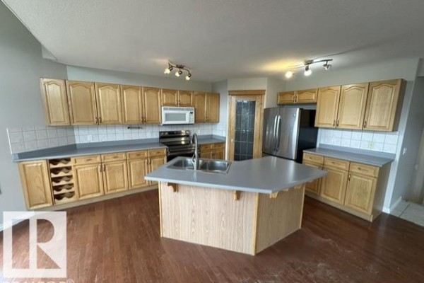 Primary Bedroom - 201 Foxboro Cv, Sherwood Park, AB T8A6N8 Photo 4