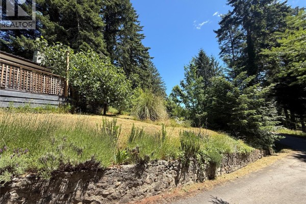 Primary Bedroom - 201 Harrison Ave, Salt Spring, BC V8K2N3 Photo 4