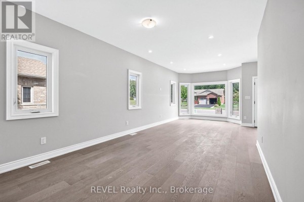 201 Hetram Court, Fort Erie, ON L0S1B0 Photo 5