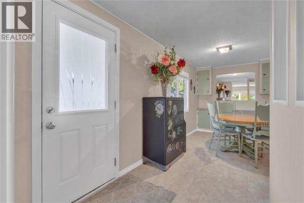Living room - 201 Highway 97 Unit# 53, Penticton, BC V2A6J7 Photo 2