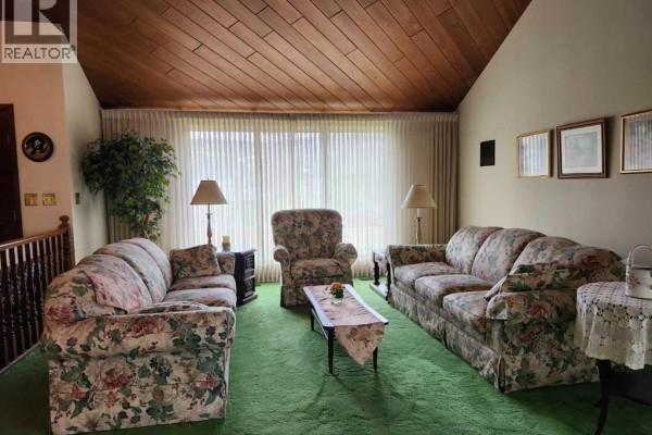 Primary Bedroom - 201 Huntington Park, Drumheller, AB T0J0Y6 Photo 5
