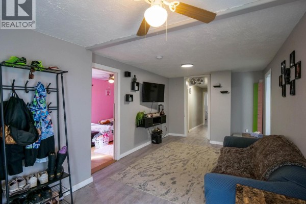 Kitchen - 201 Lewis Drive, Quesnel, BC V2J1J9 Photo 4