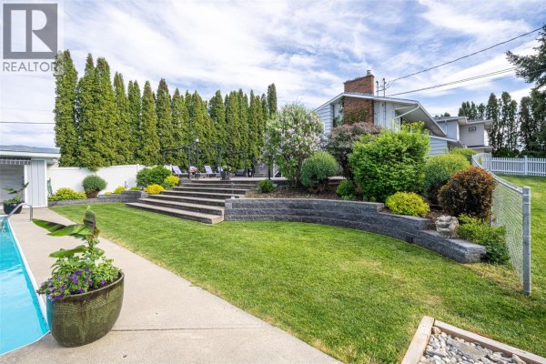 3pc Bathroom - 201 Mail Road, Kelowna, BC V1V2G6 Photo 5