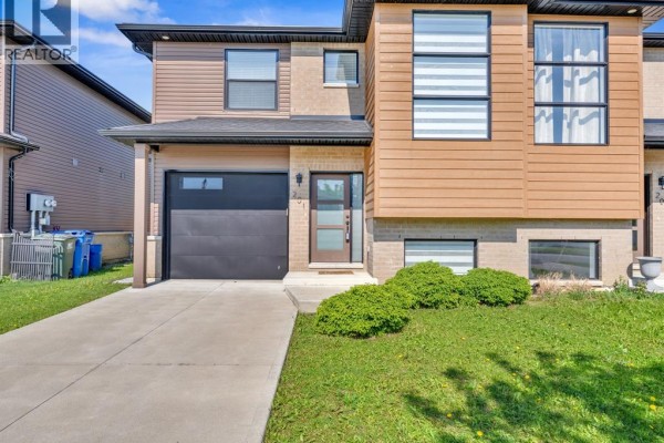 2pc Bathroom - 201 Meadowview Avenue, Amherstburg, ON N9V0G1 Photo 2