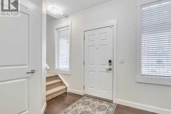 Living room - 201 Rainbow Falls Glen, Chestermere, AB T1X0S6 Photo 4