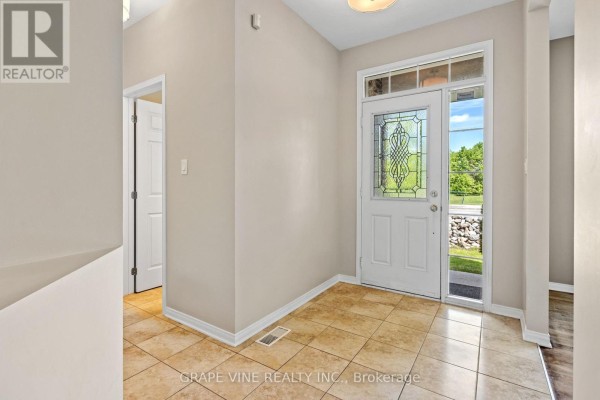 Living room - 201 Ramelton Private, Ottawa, ON K2J0M1 Photo 5