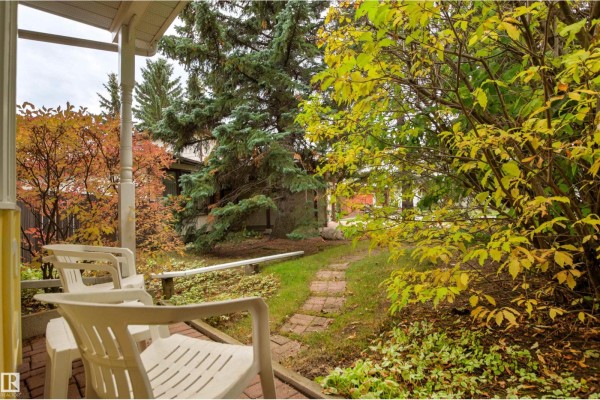 Kitchen - 201 Rhatigan Rd W Nw, Edmonton, AB T6R1A2 Photo 3
