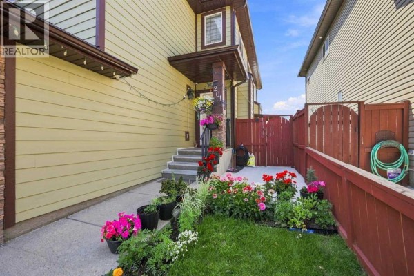 Foyer - 201 Saddlelake Drive Ne, Calgary, AB T3J0P2 Photo 3