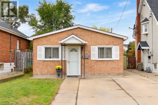 2pc Bathroom - 201 Strathearne Avenue, Hamilton, ON L8H5K7 Photo 2