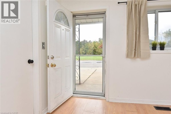 Eat in kitchen - 201 Strathearne Avenue, Hamilton, ON L8H5K7 Photo 3