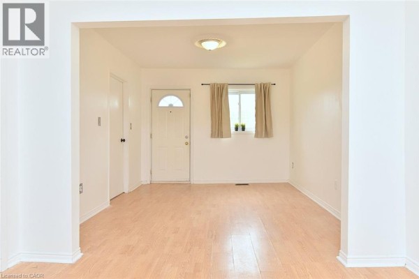 Primary Bedroom - 201 Strathearne Avenue, Hamilton, ON L8H5K7 Photo 4