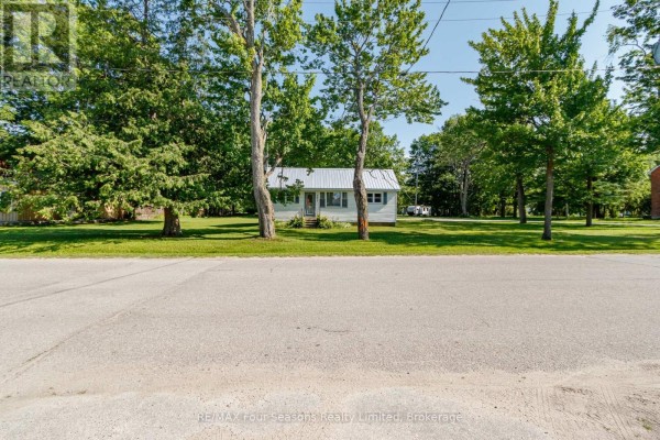 Primary Bedroom - 201 Sunnidale Street, Clearview, ON L0M1S0 Photo 4