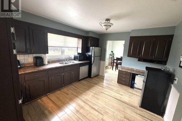 Dining room - 201 Sydney Road, Port Hawkesbury, NS B9A3A8 Photo 3