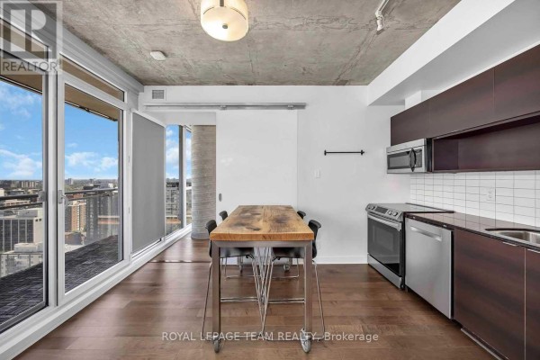 Kitchen - 2010 - 324 Laurier Avenue W, Ottawa, ON K1N6P6 Photo 3