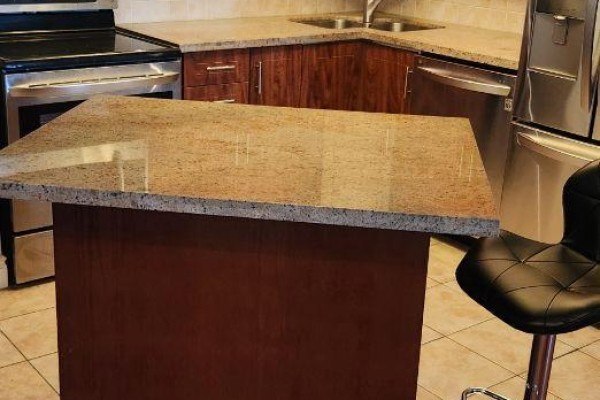 Kitchen - 2010 - 5 Northtown Way, Toronto, ON M2N7A1 Photo 3
