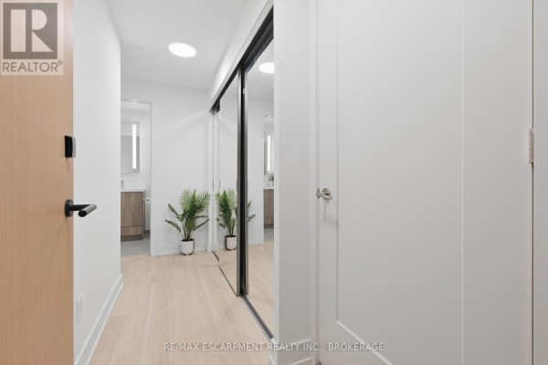 Bathroom - 2010 - 60 Central Park Road Way, Toronto, ON M9A0E6 Photo 4
