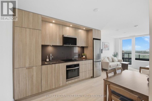 2010 - 60 Central Park Road Way, Toronto, ON M9A0E6 Photo 5