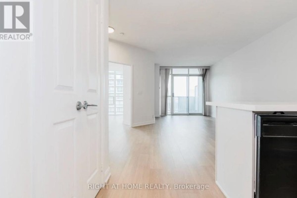 2010 - 70 Absolute Avenue, Mississauga, ON L4Z0A4 Photo 4