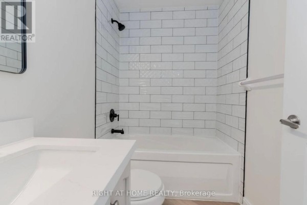 2010 - 70 Absolute Avenue, Mississauga, ON L4Z0A4 Photo 5