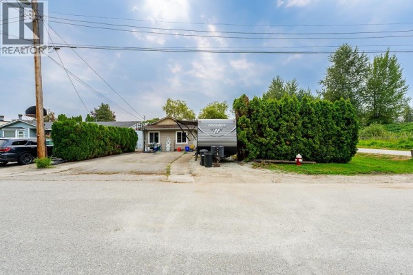 20102 Ditton Street, Maple Ridge, BC V2X9H4 Photo 2
