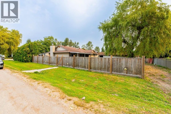 20102 Ditton Street, Maple Ridge, BC V2X9H4 Photo 4