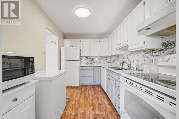 Kitchen - 2011 - 665 Bathgate Drive, Ottawa, ON K1K3Y4 Photo 3
