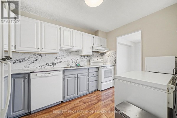 Primary Bedroom - 2011 - 665 Bathgate Drive, Ottawa, ON K1K3Y4 Photo 4