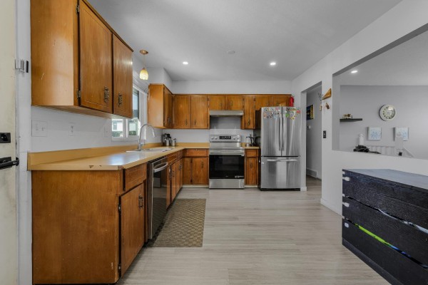 2011 Mcmillan Road, Abbotsford, BC, photo 2