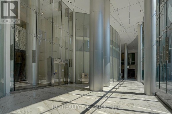 Living room - 2012 - 14 York Street, Toronto, ON M5J0B1 Photo 4